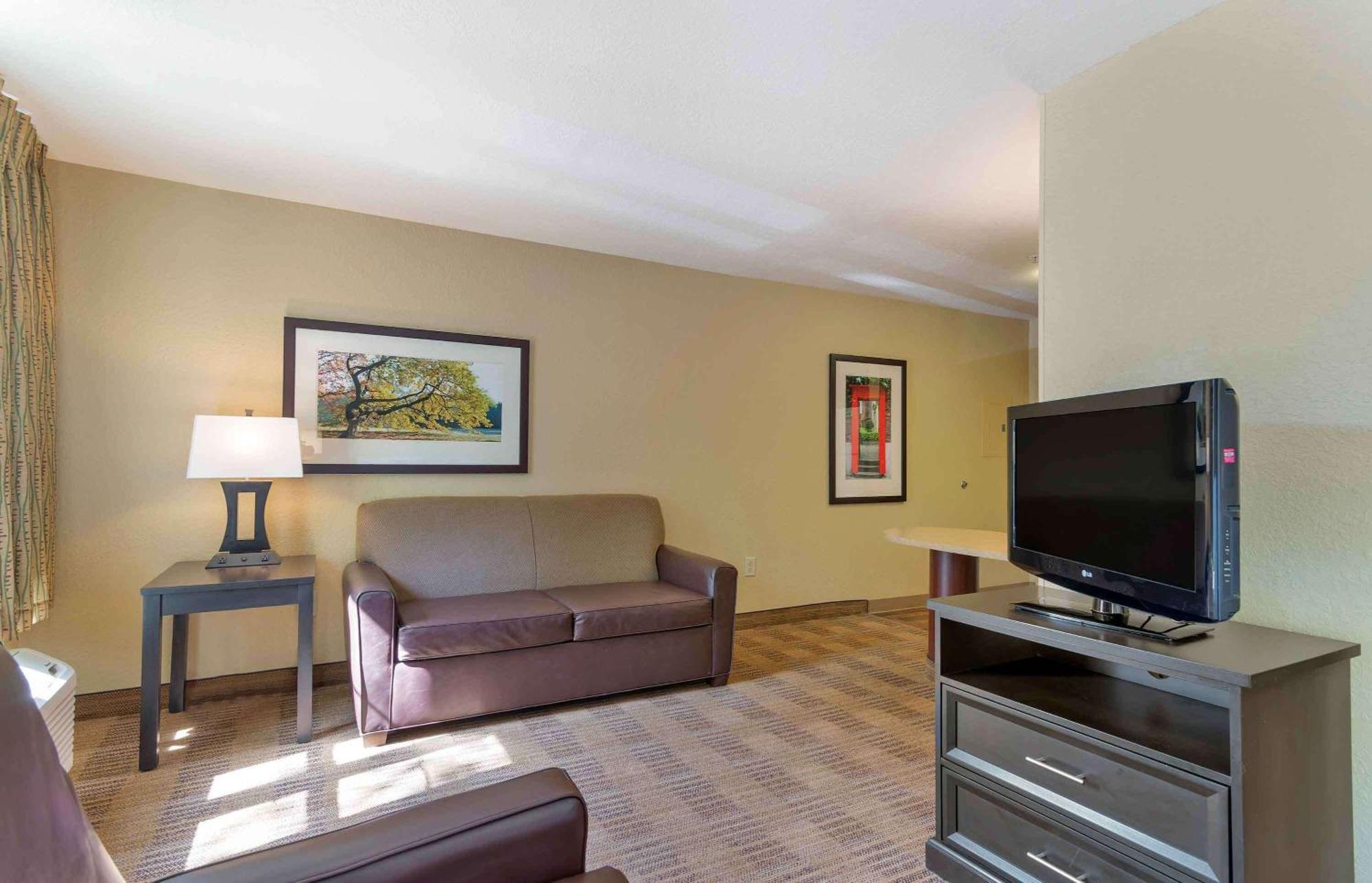 Extended America Select - - Northwest - Research Park Hotel