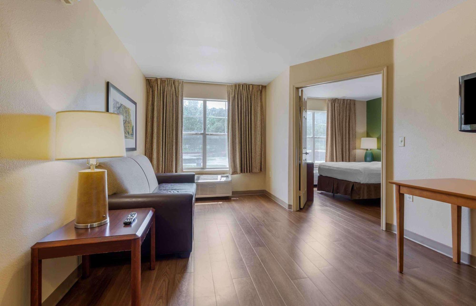 Extended America Select - - Northwest - Research Park 2*