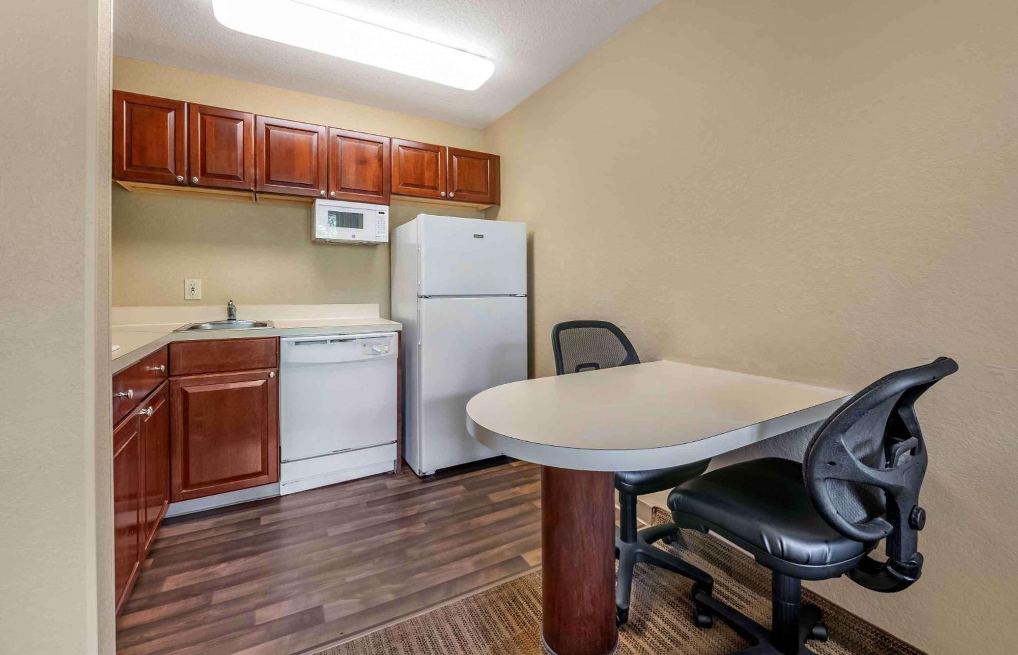 Extended America Select - - Northwest - Research Park Austin