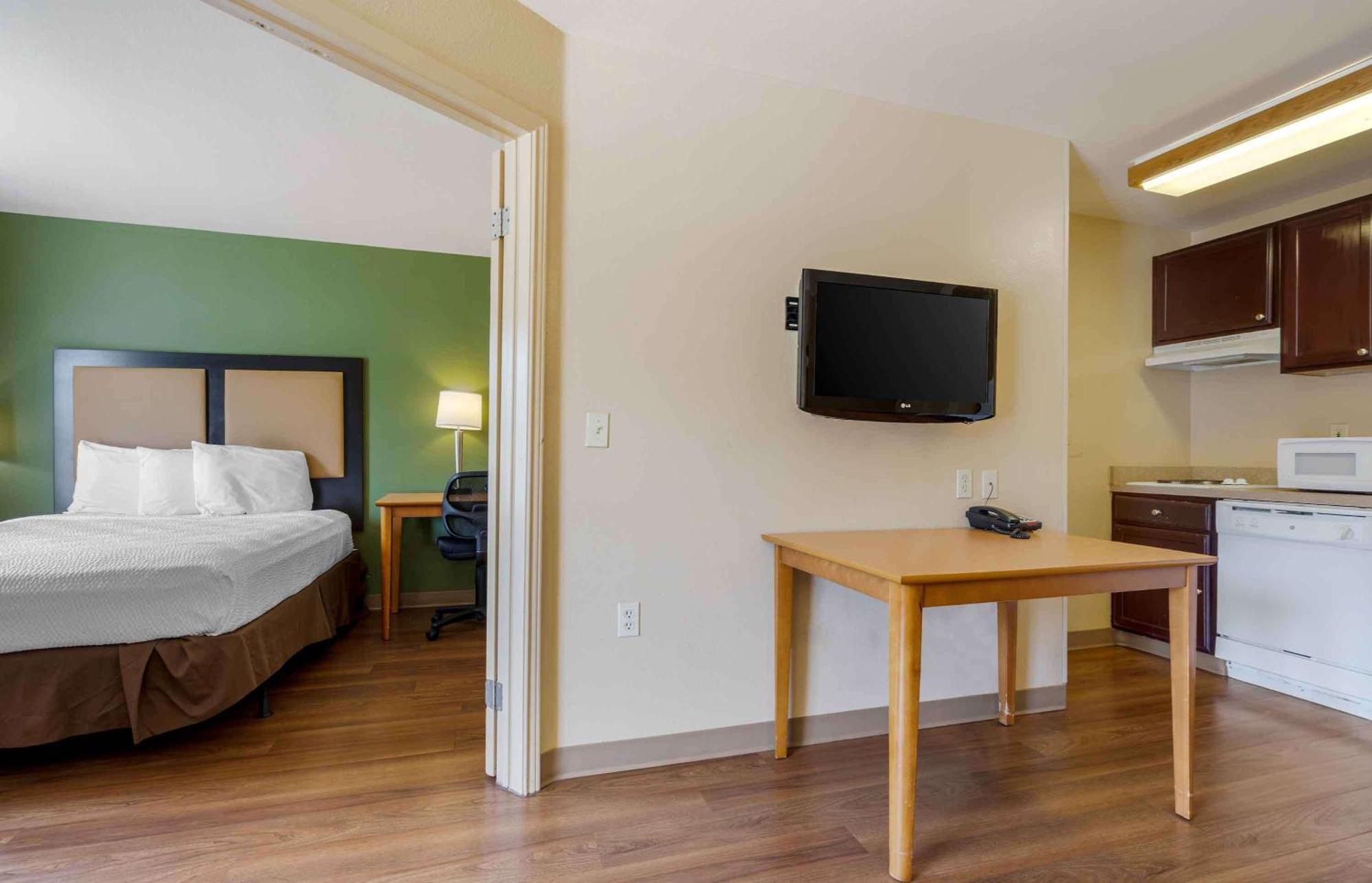Extended America Select - - Northwest - Research Park Austin